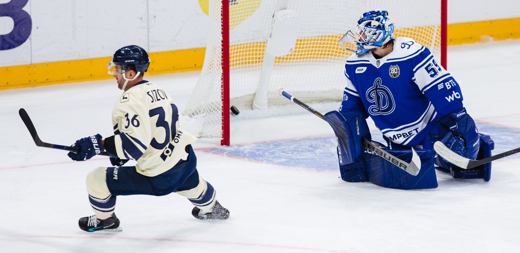 Защитник «Торпедо» Антон Сизов после гола в ворота Владислава Подъяпольского в матче с «Динамо» в Москве