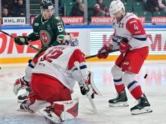 «Локомотив» обыграл «Ак Барс» 2:0 в Казани: 40-й сухой матч Исаева и первое очко Пустового