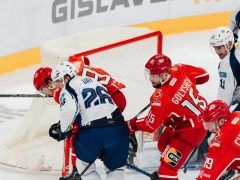 «Автомобилист» 4:1 «Барыс»: третья победа подряд и драка Бусыгина с Томпсоном